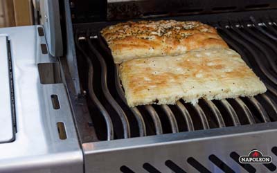 Крок-месьє фокачо на грилі