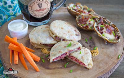 ірландські кесадильї серверування та подача