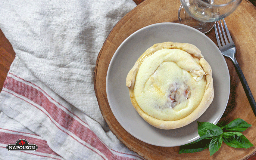 сервировка на столе блюда Мини пицца пепперони