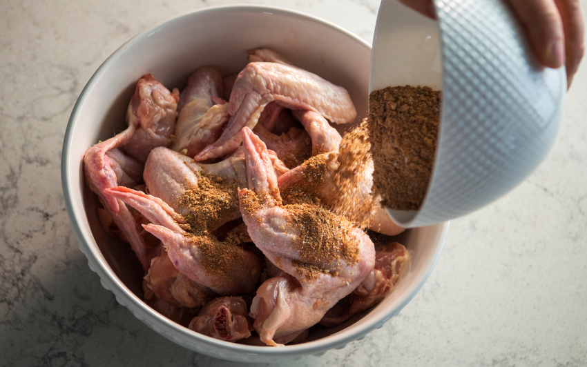 Копчені бурбонські крила-сезон