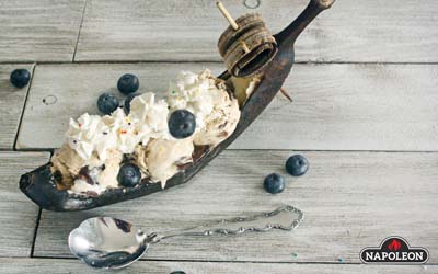 banani-lodki-na-grile-s-morozhenim-i-chernikoi