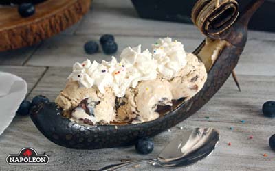 banani-lodki-na-grile-s-morozhenim-i-slivkavi