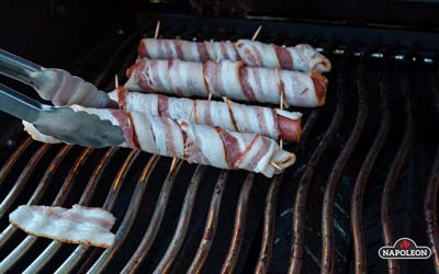 хот-дог на грилі