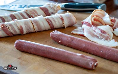 Хот-доги, загорнуті в бекон