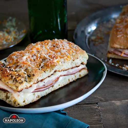 Крок-месьє на грилі