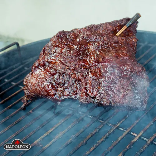 Копчена яловичина BBQ на грилі