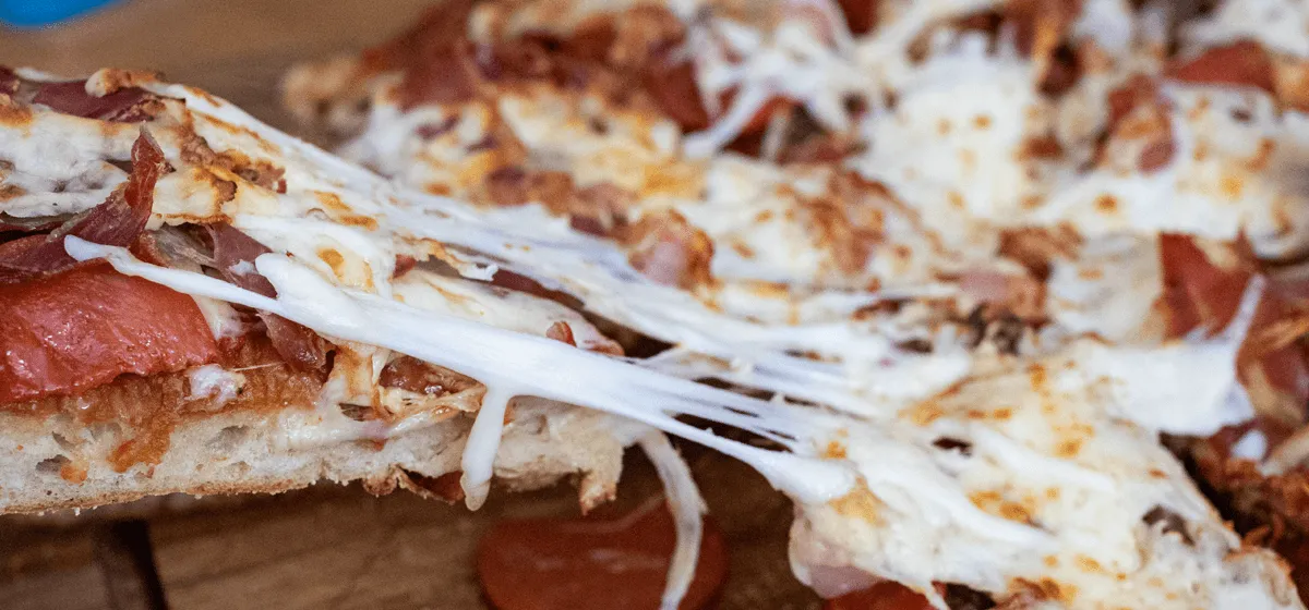 Піца вегетаріанська та м'ясна BBQ