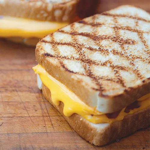 Класичний Сендвіч приготовлений на грилі