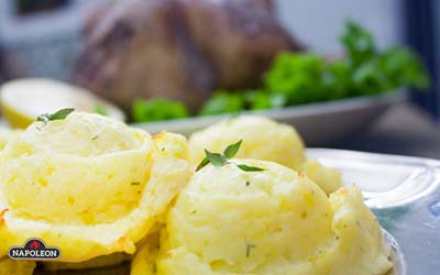 сервірування Картопляне пюре на планці для копчення