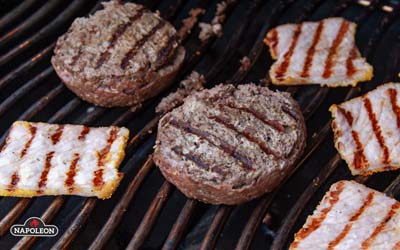 приготування котлет та бекону