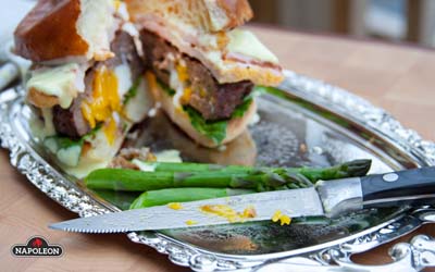 розріжте бургер навпіл